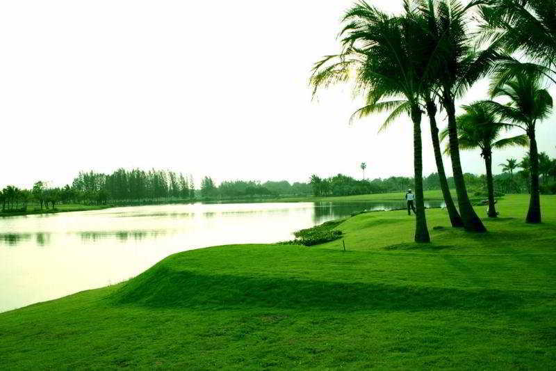 Water Land Golf Resort & Spa Phitsanulok Extérieur photo